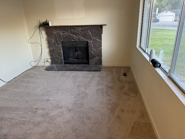 Building Photo - 679 Brookside Ct