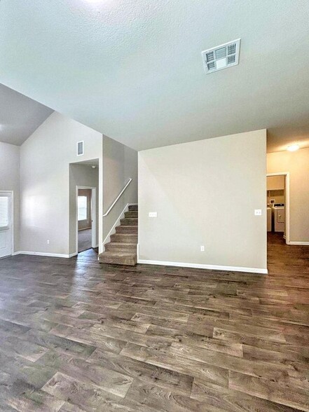 Building Photo - 215 Cibolo Creek Dr