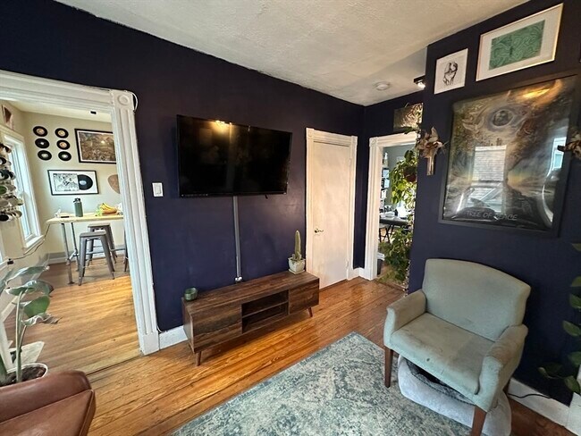 Building Photo - 9 Medford St