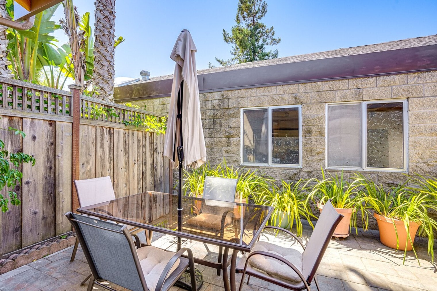 Building Photo - 2820 Van Buren St