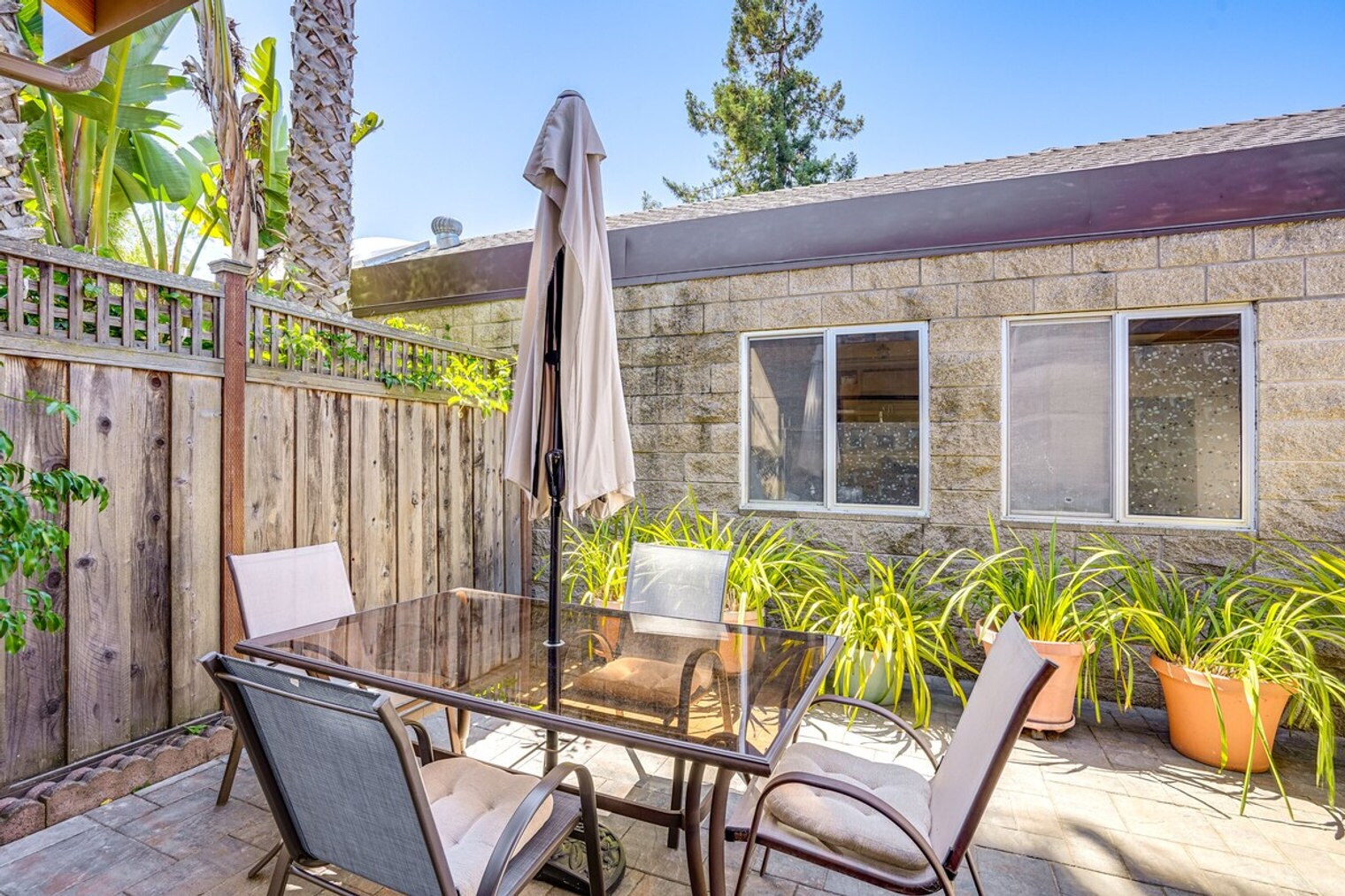 Building Photo - 2822 Van Buren St