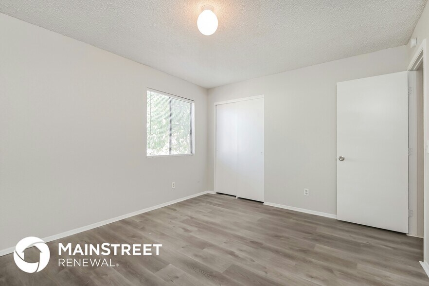 Building Photo - 1851 W Mountain Oak Ln