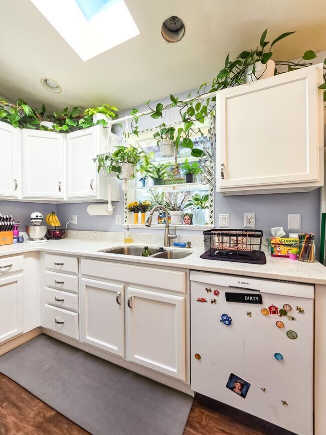 Building Photo - 4BD/2.5BA Monroe Home