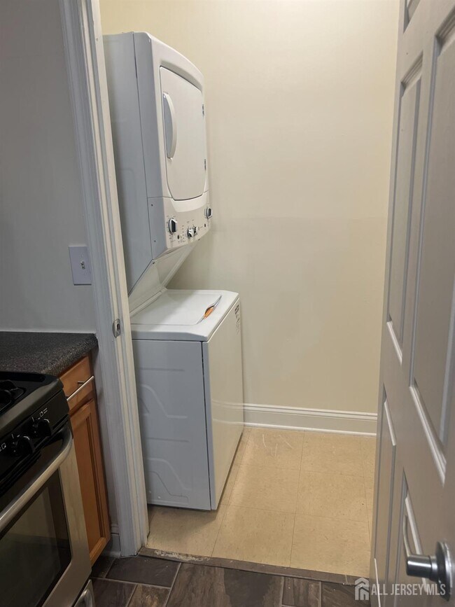 Building Photo - 263 Samuel Cir