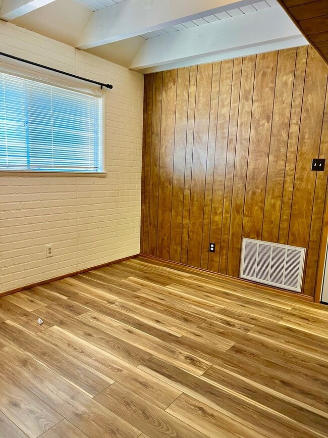 Building Photo - Charming 1 Bedroom + Loft Cabin with Backy...
