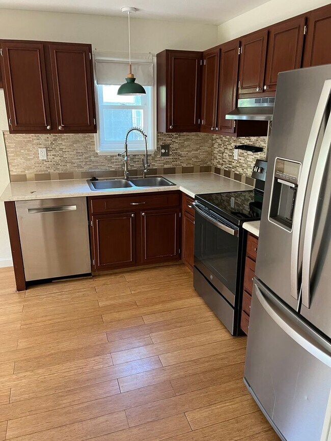 Building Photo - 4 Bedroom Gardener's Delight With Rooftop Patio, Privacy and Covered Parking