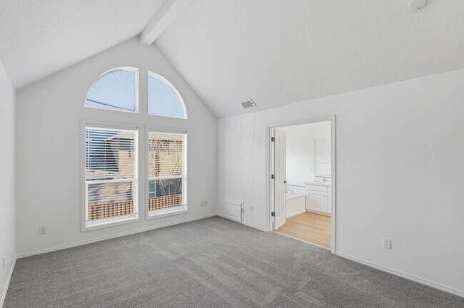 Building Photo - Bright & Modern Corner-Lot Living in Happy Valley