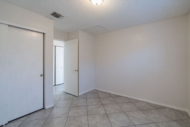 Building Photo - 2434 N Palo Hacha Dr