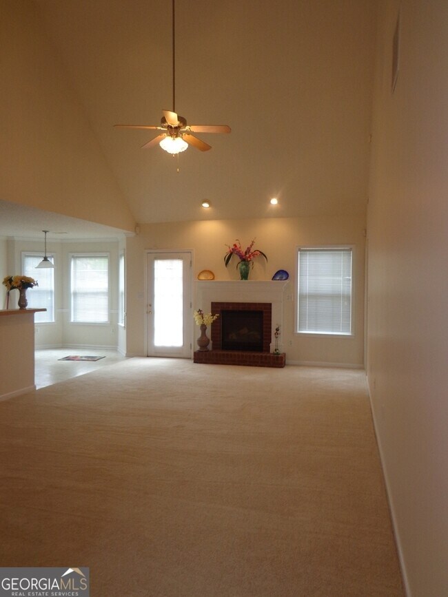 Building Photo - 2 Mill Ridge Pl