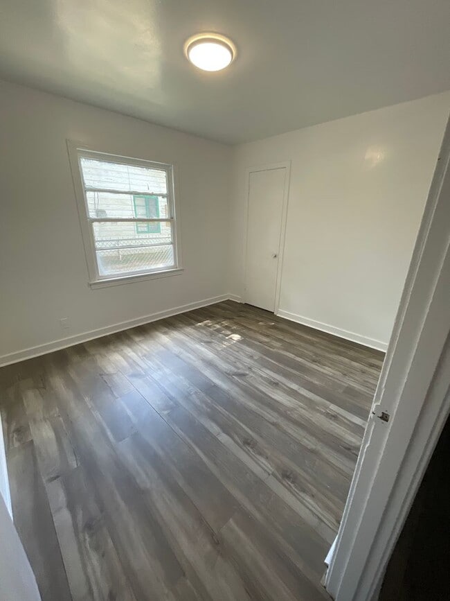 Building Photo - Spacious Sunset Acres Home