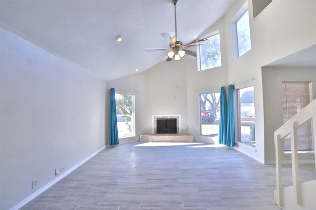 Building Photo - 10723 Shawnbrook Dr