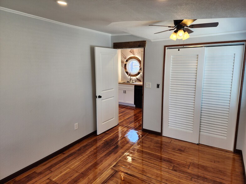 Building Photo - 3684 43rd St