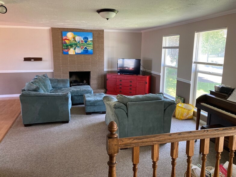 Primary Photo - 1015 E 2050 N