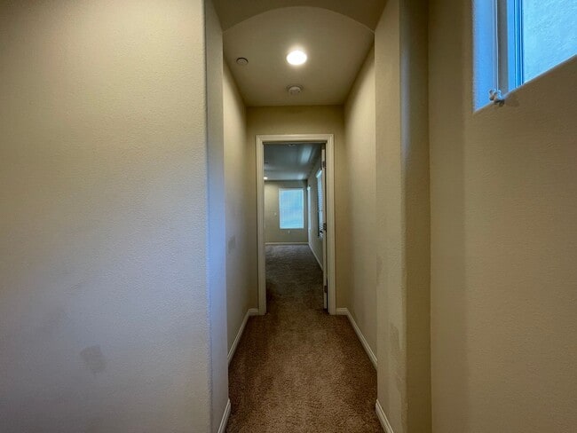 Building Photo - 4 BED 2.5 BATH 2 CAR GARAGE SINGLE FAMILY ...