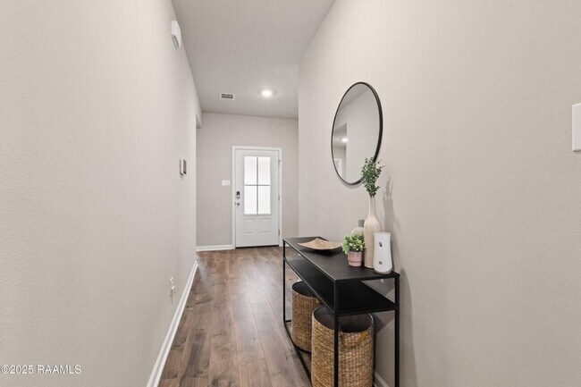 Building Photo - 110 Still Lk Dr