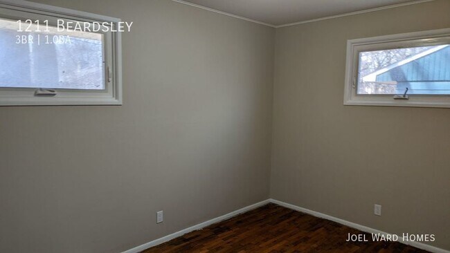 Building Photo - 3 Bedroom Home With A Fully Fenced In Yard
