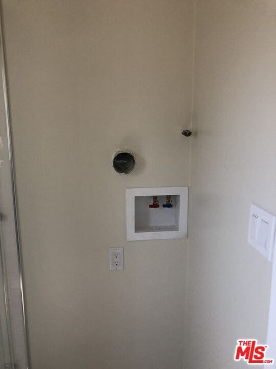 Building Photo - 4922 1/2 Genevieve Ave