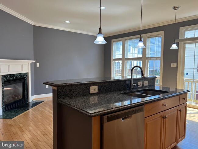 Building Photo - 787 Vestal St
