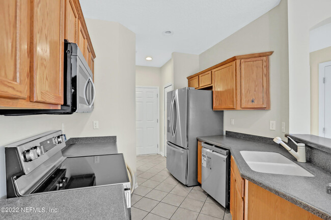 Building Photo - 3915 Buckthorne Dr