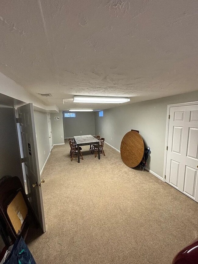 Building Photo - Massive Parking + Finished Basement Near UNMC & Downtown – $2,000/mo