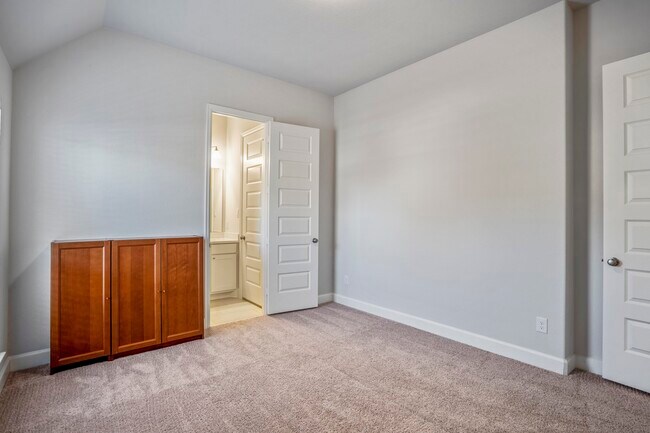 Building Photo - 7845 Charter Hill Dr