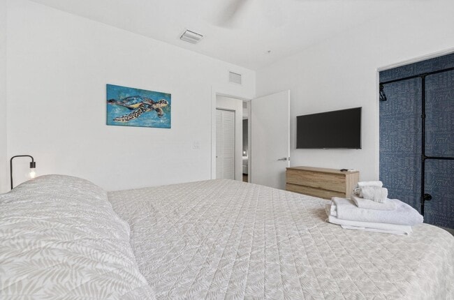 Building Photo - 1367 N Ocean Blvd