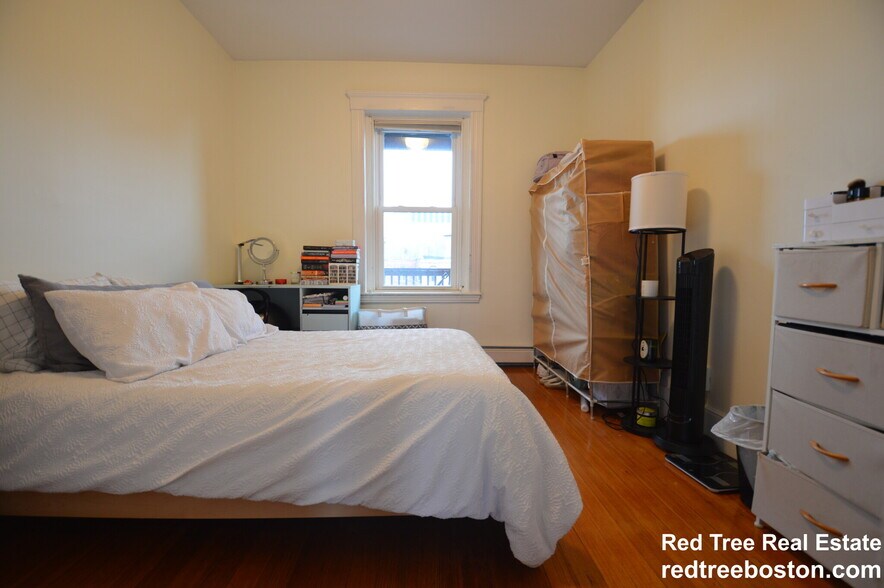 Building Photo - 256 Aspinwall Ave