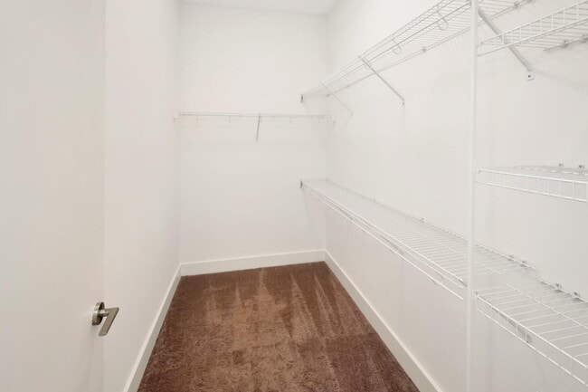 Building Photo - 650 E Brooklyn Vlg Ave