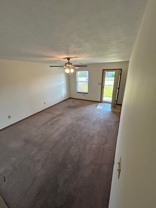 Building Photo - Black Friday Move-in Special! Up to $500 off!