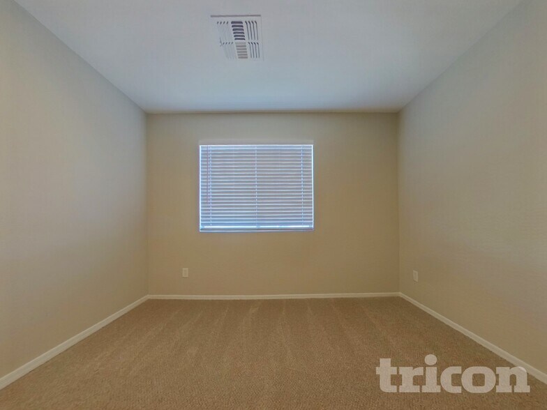 Building Photo - 1641 S 233rd Ln