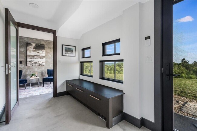 Building Photo - 398 Scofield Mountain Rd