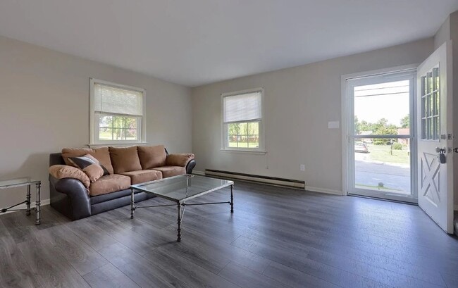 Building Photo - 131 Highview Dr