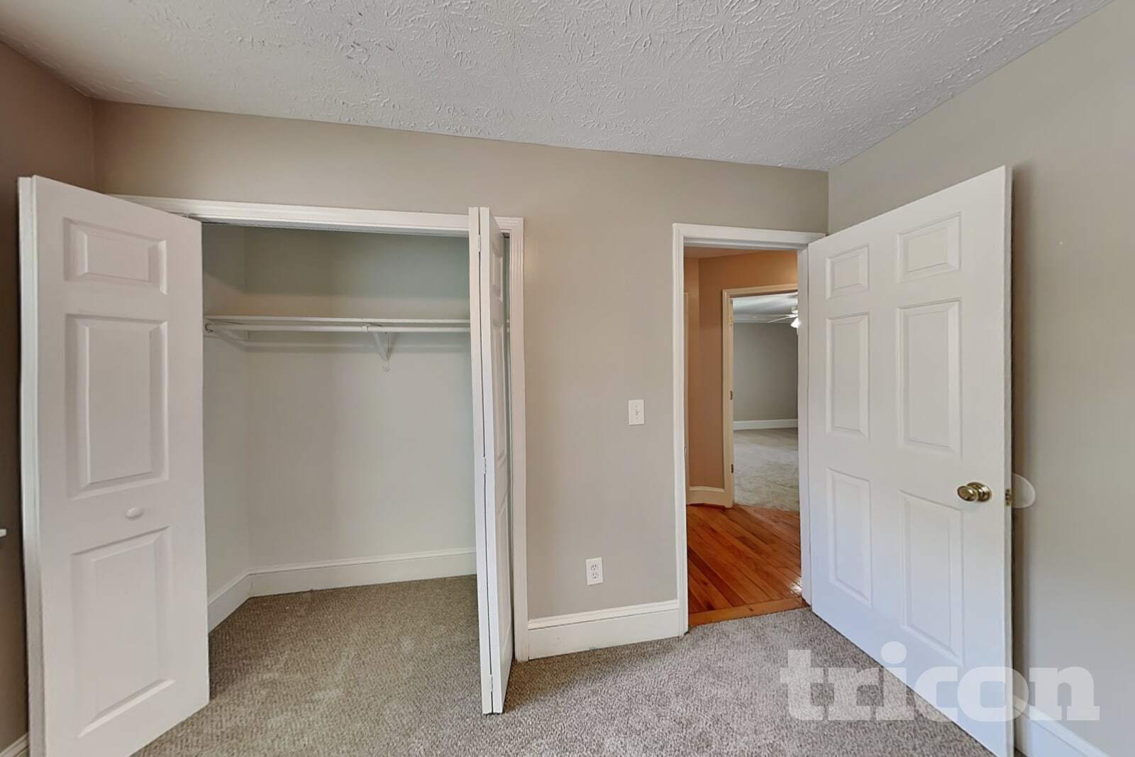 Building Photo - 6583 Oakwood Dr