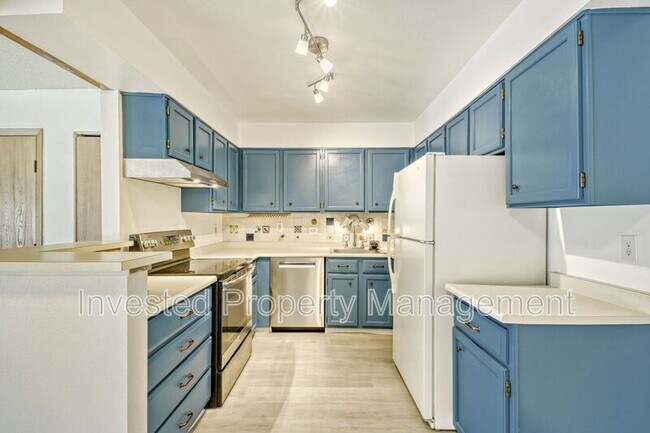 Building Photo - 370 Zang St