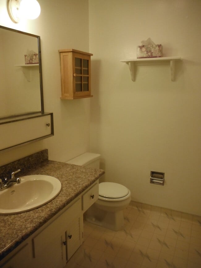 Building Photo - Spacious 3 Bedroom House Available Now