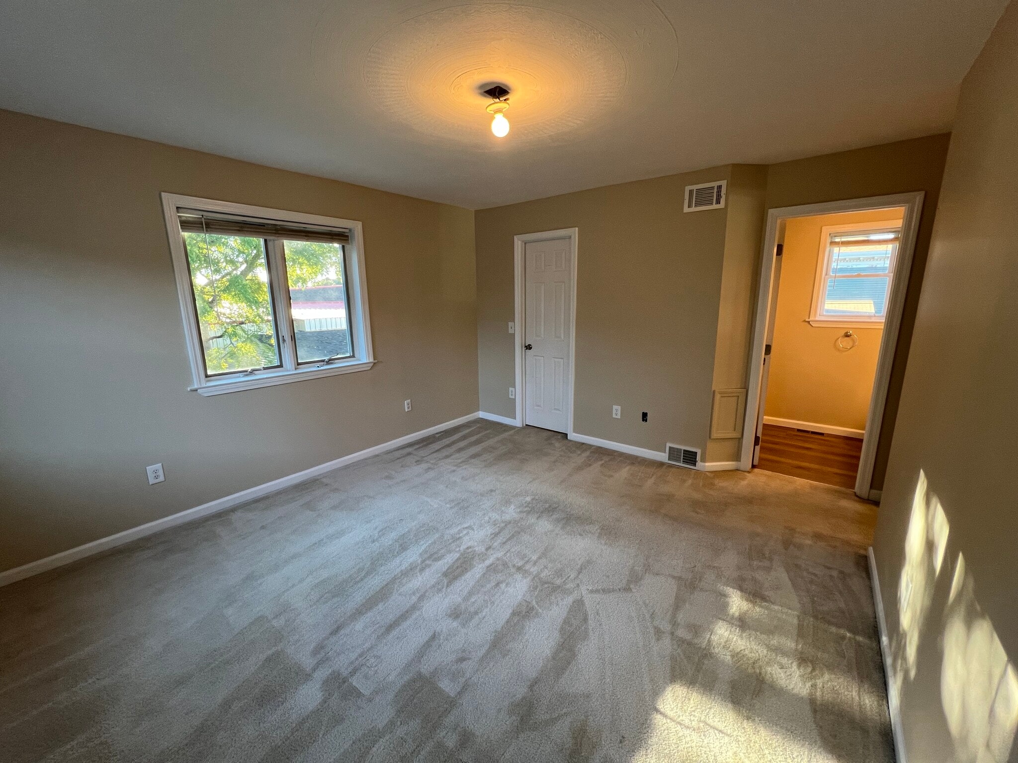 Master Bedroom - 176 Duer St