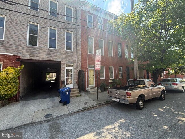 Building Photo - 1153 Riverside Ave