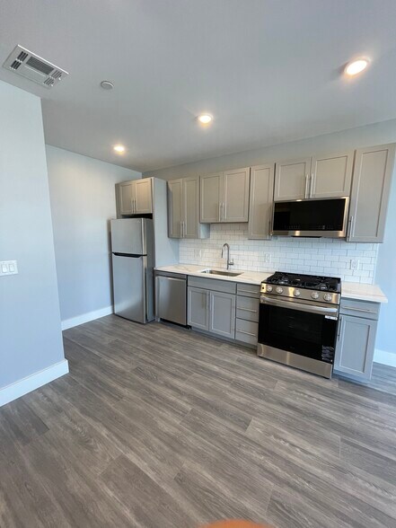 Building Photo - 412 Western Ave