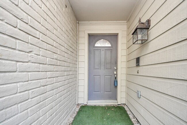 Building Photo - 11923 Briar Forest Dr