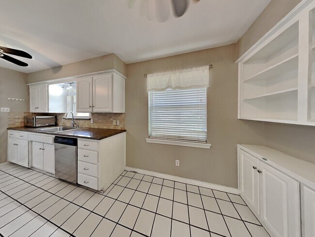 Building Photo - 204 Murray Ln