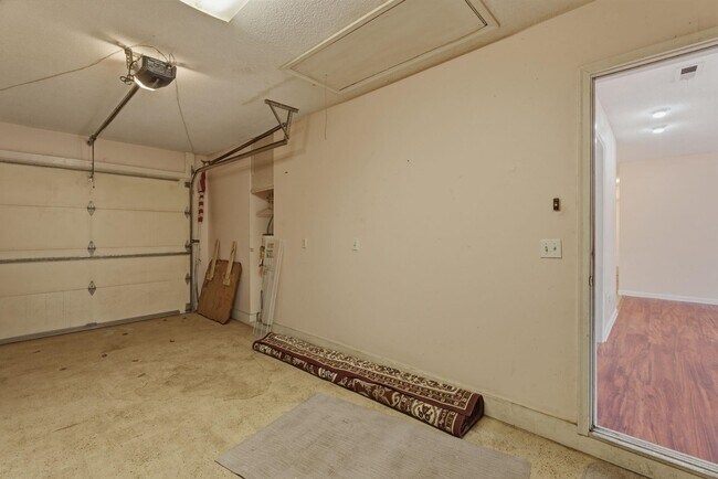 Building Photo - 100 Timberline Dr