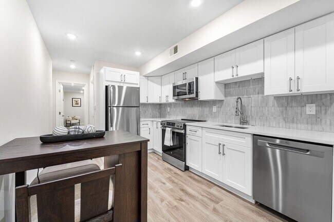 Building Photo - 2341 N College Ave