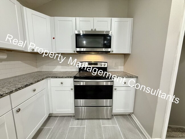 Building Photo - Charming 3 Bed Home with Modern Updates in...