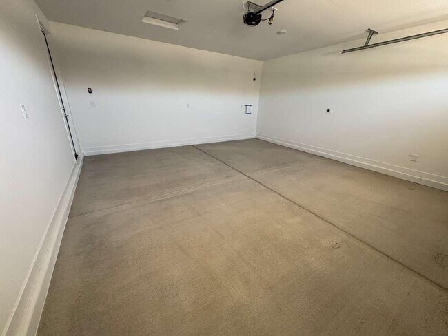 Building Photo - 4738 E Kenneth Ln