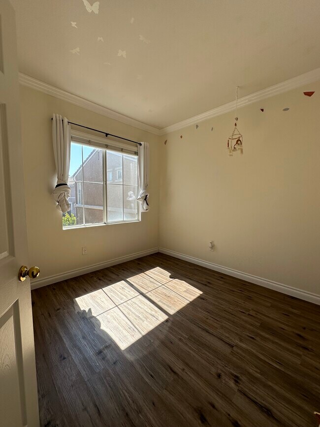 Building Photo - 1367 Caminito Capistrano