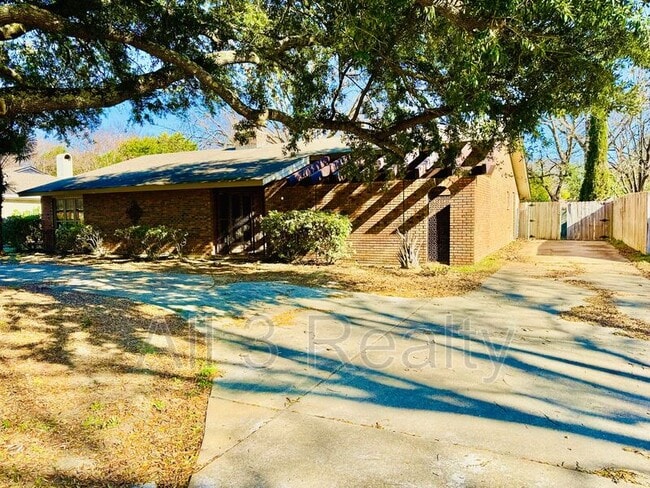 Building Photo - 3531 Edgefield Rd