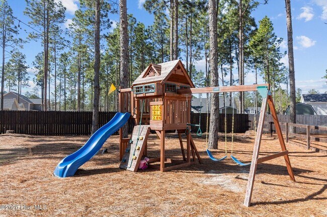 Building Photo - 217 Thistleberry Dr
