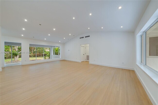 Building Photo - 12535 Moss Ranch Rd