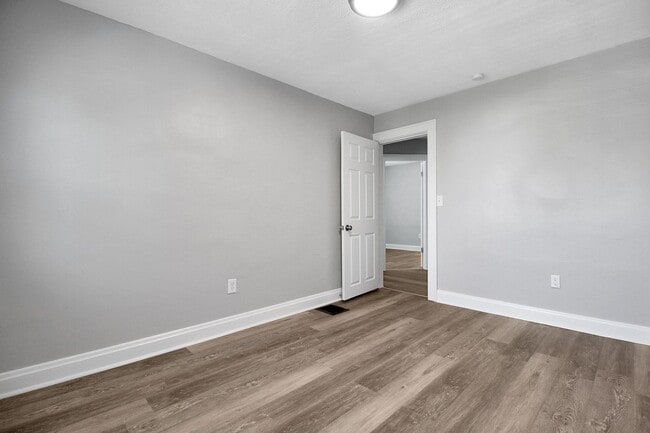 Building Photo - Beautifully Updated 3-Bedroom Home Near Do...