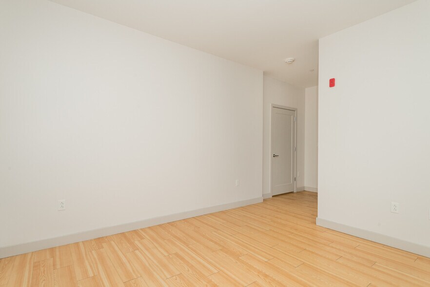 Building Photo - 320 D St